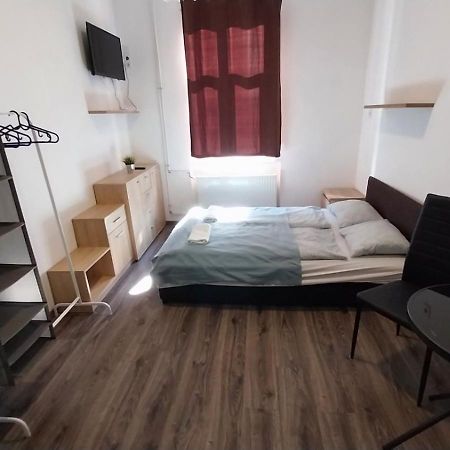 Aradi Rooms With Private Bathroom In The City Centre بودابست المظهر الخارجي الصورة