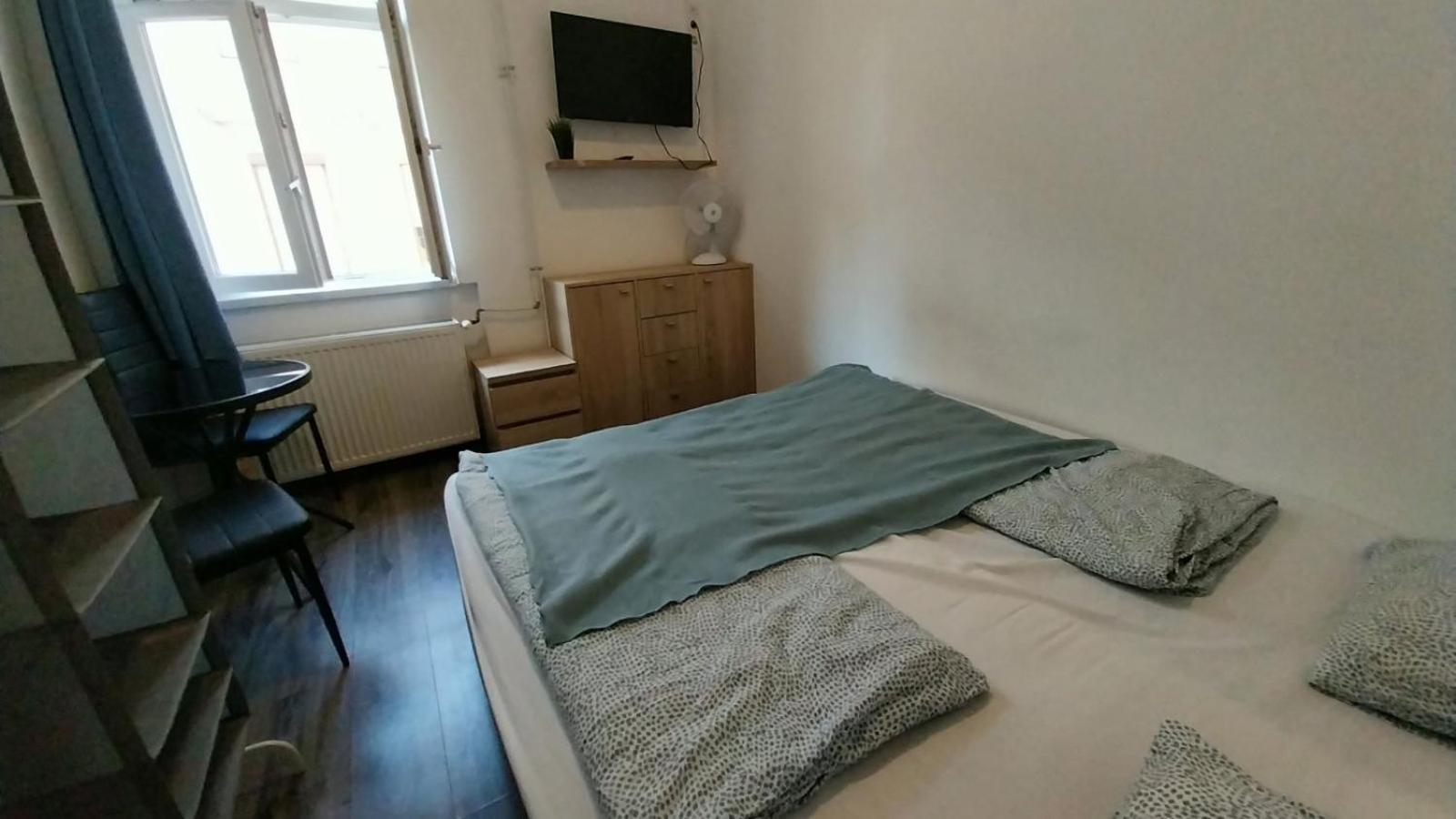 Aradi Rooms With Private Bathroom In The City Centre بودابست المظهر الخارجي الصورة