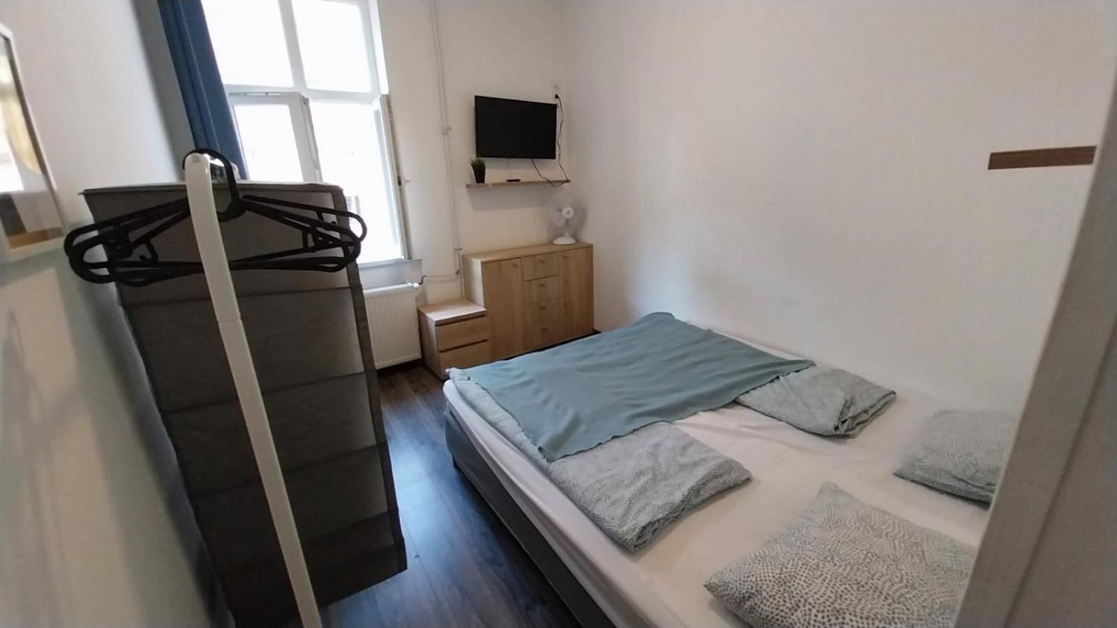 Aradi Rooms With Private Bathroom In The City Centre بودابست المظهر الخارجي الصورة