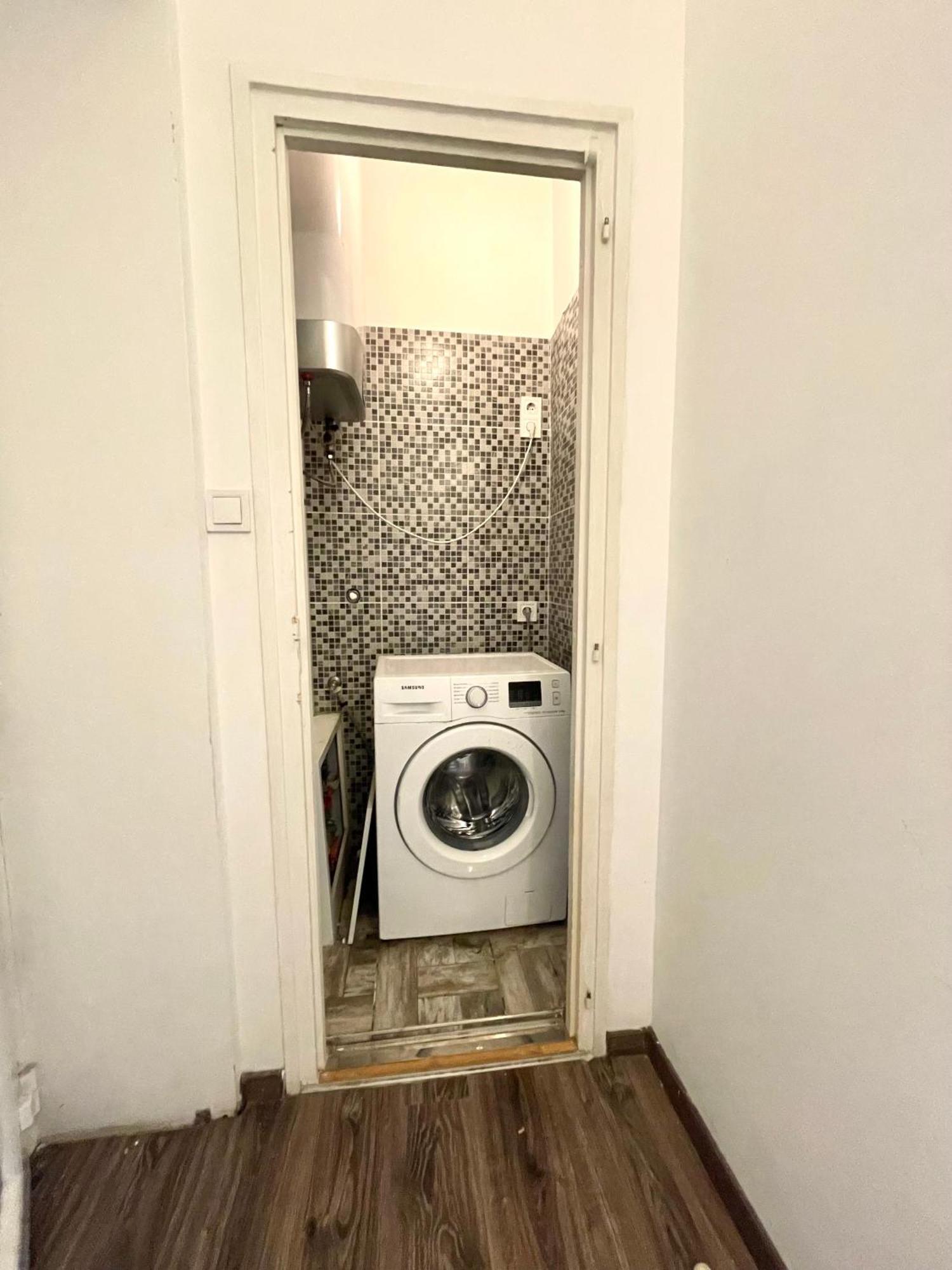 Aradi Rooms With Private Bathroom In The City Centre بودابست المظهر الخارجي الصورة