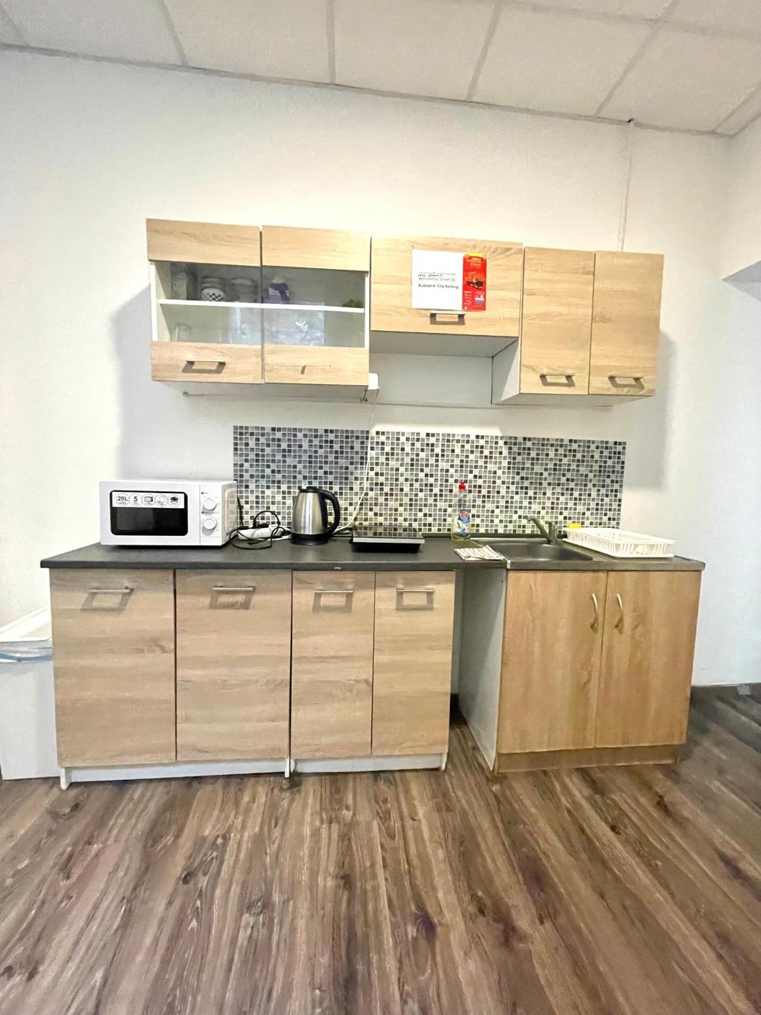 Aradi Rooms With Private Bathroom In The City Centre بودابست المظهر الخارجي الصورة