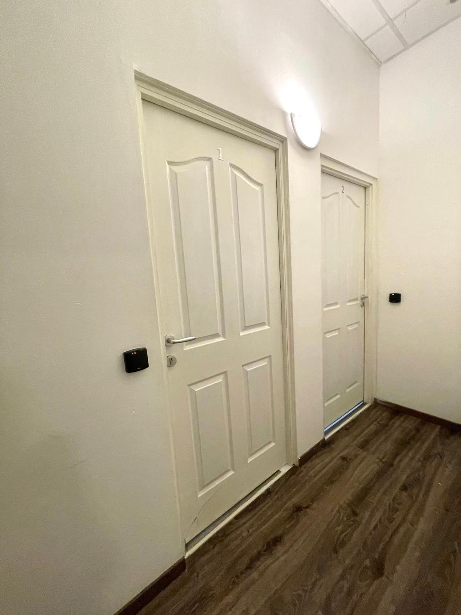 Aradi Rooms With Private Bathroom In The City Centre بودابست المظهر الخارجي الصورة