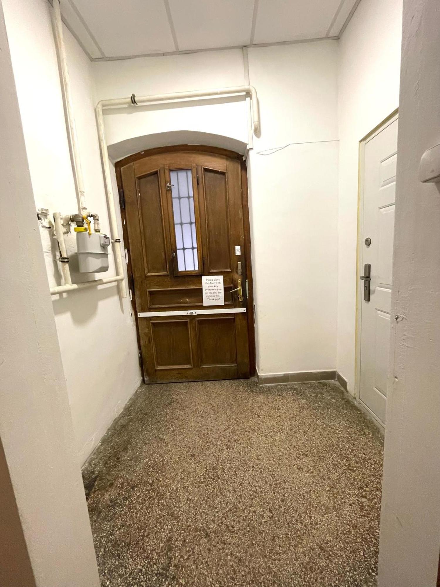 Aradi Rooms With Private Bathroom In The City Centre بودابست المظهر الخارجي الصورة